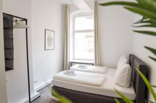 LUXURY at Rosenthaler Platz - Berlino - 6