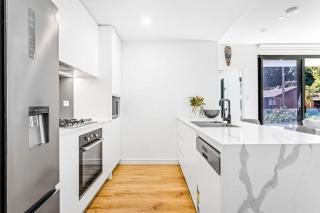 Scenic Wollongong Gem City Location with Rooftop - 6