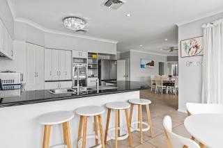 Waterfront Luxury Pool-Spa-Jetty-Pool Table - Daleys Point - 2