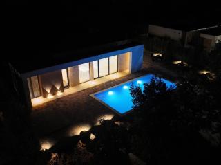 Brick Villas - Poolside Bliss - Novoberdo - 3