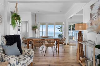 Waterfront with One of a kind Lake Views - Toukley - Gorokan - 8