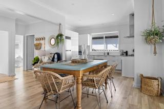 Waterfront with One of a kind Lake Views - Toukley - Gorokan - 4
