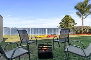 Stylish Lakefront Tranquillity Kayaks - Budgewoi - 4