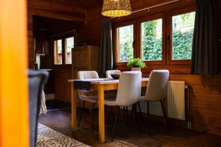 Huisdiervriendelijk houten huisje in het groen - 8