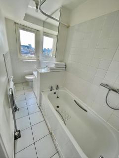 Bright 2-Bedroom in Soho High-Rise with Skyline Views - Londra - 7