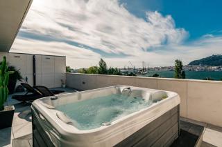 River Town View - Luxury Apartment with Jacuzzi on Terrace - 0