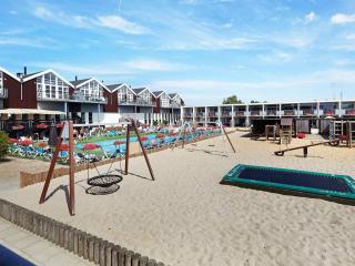 8 person holiday home on a holiday park in Glesborg - Glesborg - 9