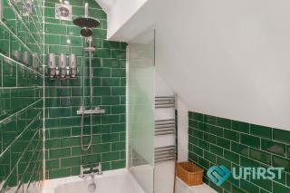 Serene 3BR House - Hot Tub - Near Castle, QMC - City Centre & Trent Bridge - Free WiFi & Parking - Sleeps 6 - 2