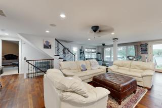 4 BR Tranquil Lakefront Retreat with Fire Pit - 9