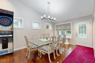 4 BR Tranquil Lakefront Retreat with Fire Pit - 4