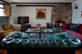 The Old Coach House - Converted barn with private garden parking and fireplace - 4