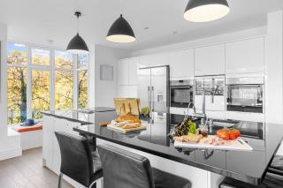 Homefield - Chic charm with unrivalled river views - 1