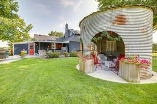 City Girl Farmhouse in Hudsonville with Hot Tub - 0