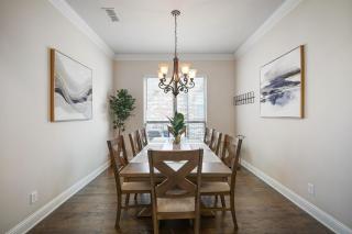 Spacious & Luxe 5 Star Neighborhood Movie Theatre - 2