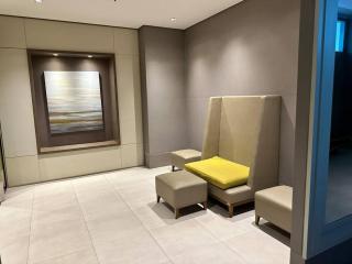 Cozi Chic 1br Condo beside One uptown Mall BGC - 9