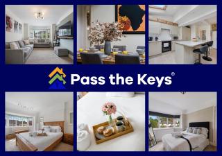 Pass The Keys Picture Perfect Haven in Didsbury Village - Free Parking & EV Station - 0