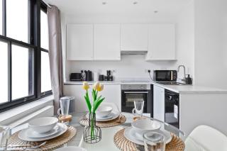 Stylish Large 3-bed Apartment, Quick Access to London Sights, Free Parking - Londra - 8