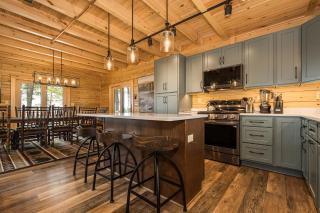 Longview Lodge - McHenry - 2
