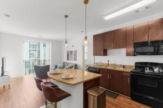 Heart of BHM Fully Equipped 2BR Unit With Gym and Pool - 5