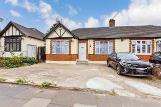 Double Room in Bungalow - Wanstead - 8