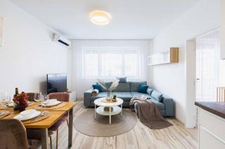 BNB Modern Family Escape - 2