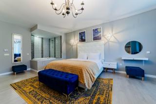 Romantic Jacuzzi Luxury Apartment - 9