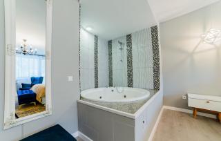 Romantic Jacuzzi Luxury Apartment - Sinaia - 7