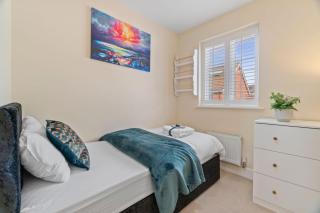 Cosy 3 bedroom spacious House - Romford - 8