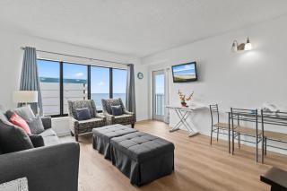 Beautifully Renovated 2 Bedroom Condo- Stunning Views- Palace 1108 - Myrtle Beach - 9