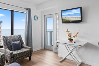Beautifully Renovated 2 Bedroom Condo- Stunning Views- Palace 1108 - Myrtle Beach - 8