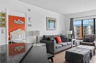 Beautifully Renovated 2 Bedroom Condo- Stunning Views- Palace 1108 - Myrtle Beach - 4