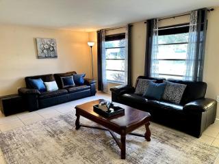 3 Bedroom Beachside Retreat - Venice - 0