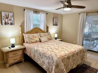 3 Bedroom Beachside Retreat - Venice - 2