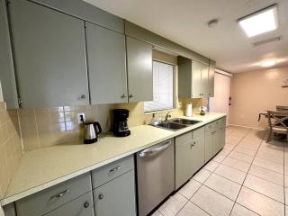 3 Bedroom Beachside Retreat - Venice - 1