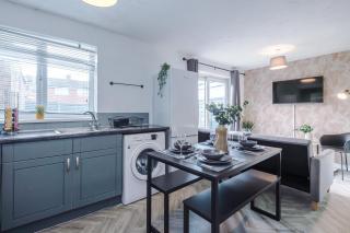 NEW! 3-Bed House in Manchester by 53 Degrees Property, Ideal for Long-Term Business & Contractor Stays, Sleeps 9! - 5
