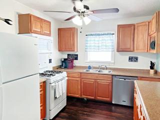 Just 2 Blocks to Seawall Ocean & Beach Oh My - Galveston - 4