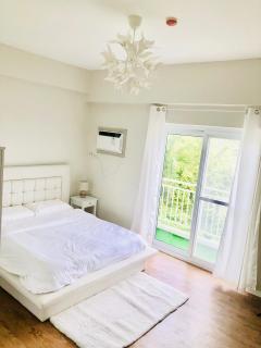 Cozy and Sunny Apartment near to Mactan Cebu International Airport - Amani Grand Resort & Residences - 4