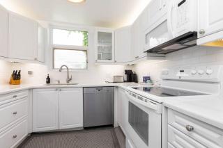 2BR Downtown Apartment in Toronto Close to Eaton Centre - 4