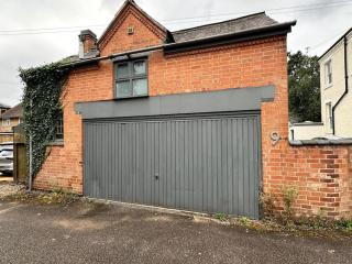 Cozy 1-Bed near City Centre - 2