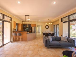 Bauhaus Design 5 Bedrooms Home at Carindale - 5