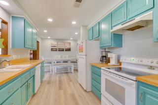 1 Mi to Town: Lake Havasu Home w/ Heated Pool - 3