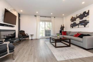 Grand 3 BR Toronto Victorian Entire Home - 7