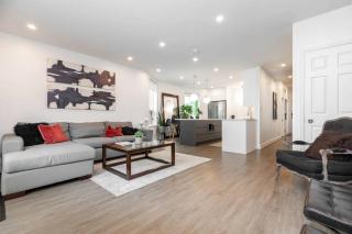 Grand 3 BR Toronto Victorian Entire Home - 6