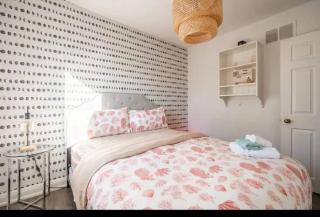 Grand 3 BR Toronto Victorian Entire Home - 5