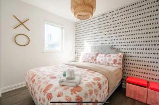 Grand 3 BR Toronto Victorian Entire Home - 2