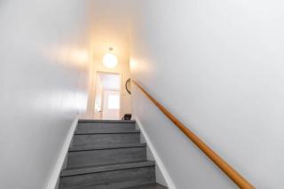 Grand 3 BR Toronto Victorian Entire Home - 1