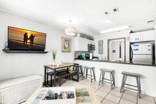 Ground Floor Coastal Condo-Beach Service Included - Destin - 2