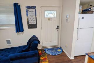 The Van Gogh Apartment - a cozy, creative retreat - Seattle - 6