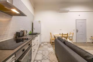 Central & Cozy Superior Terez Boulevard Apartment - Budapest - 3