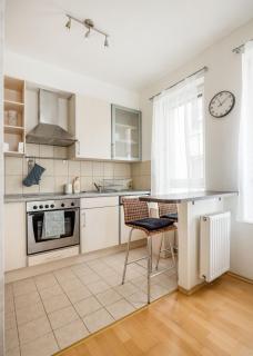 Bright and Central Apartment with Balcony - Budapest - 6